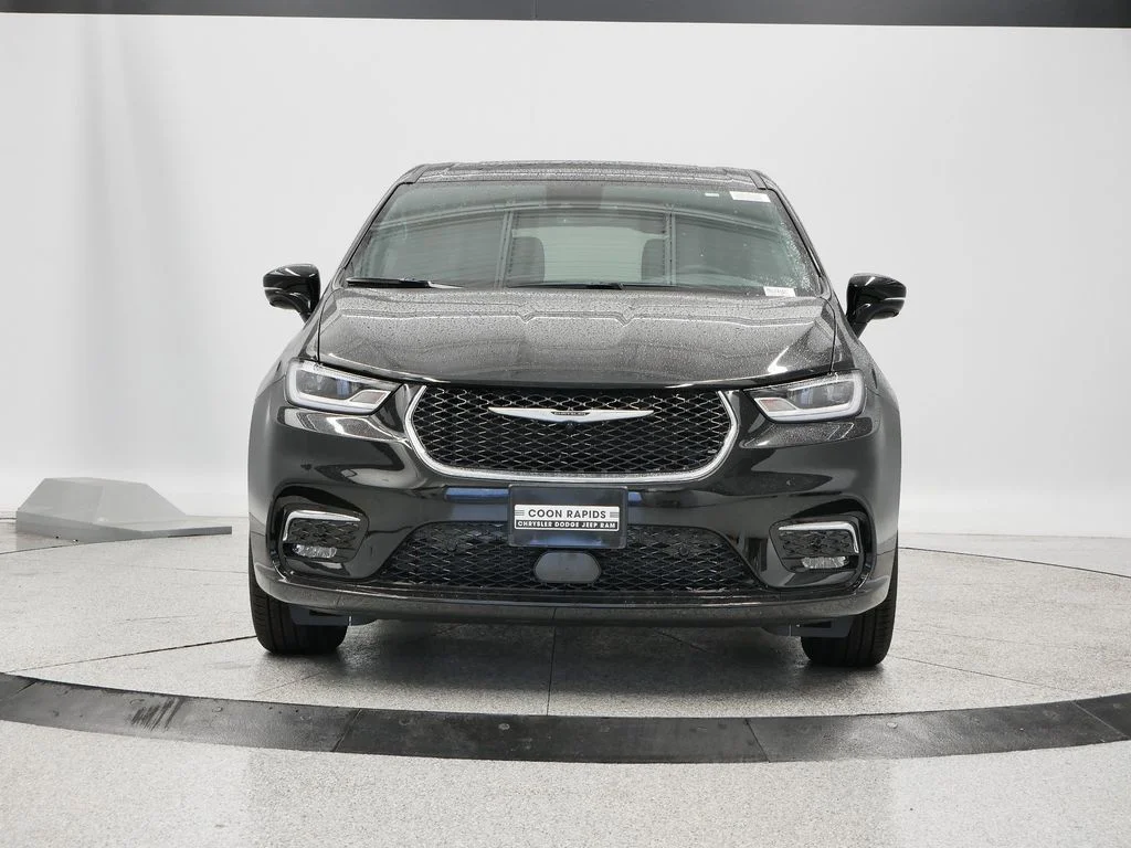 2026 Chrysler Pacifica Select - Photo 13