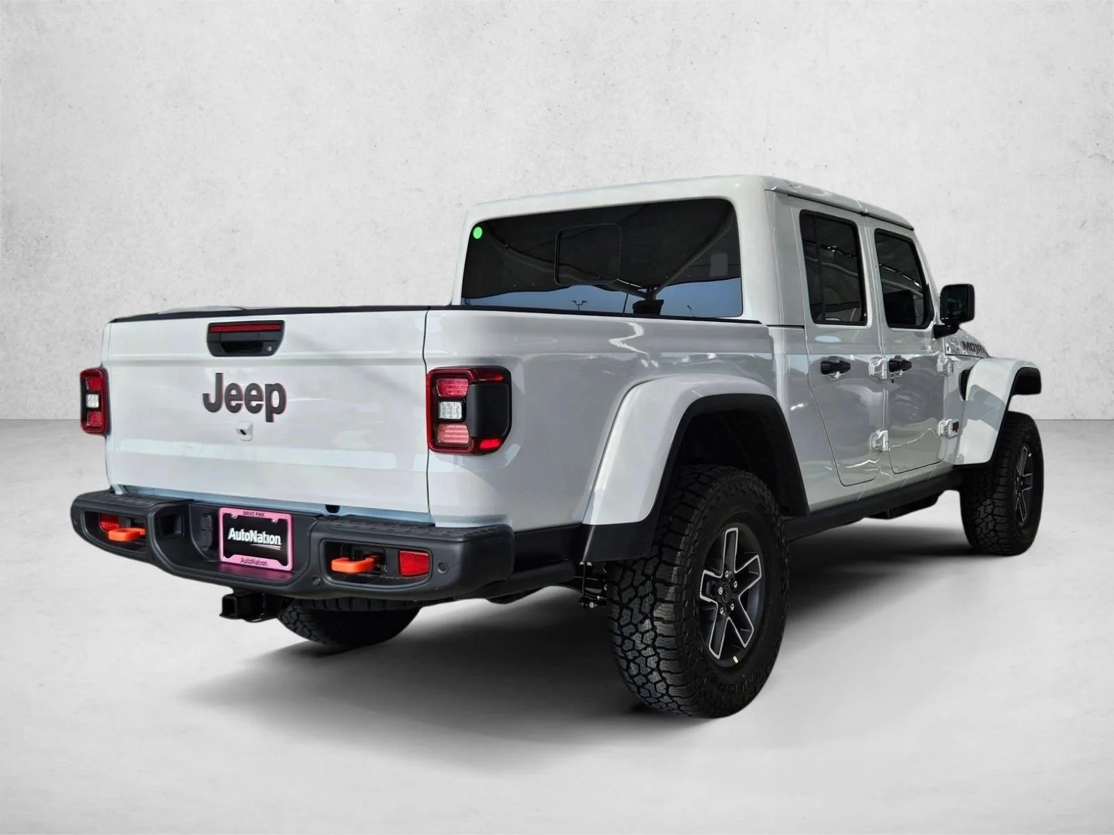 New 2026 Bright White Clear-Coat Exterior Paint Jeep Mojave X image 2