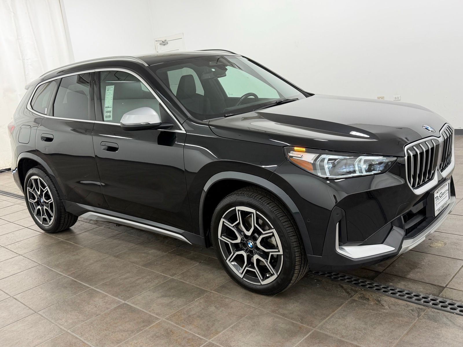 Used 2023 Black Sapphire Metallic BMW xDrive28i image 6