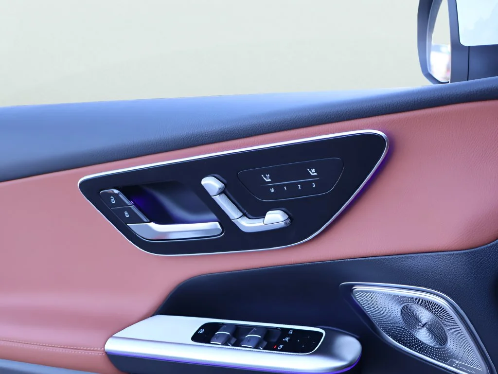 New 2026 Polar White Mercedes-Benz GLC 300 image 39