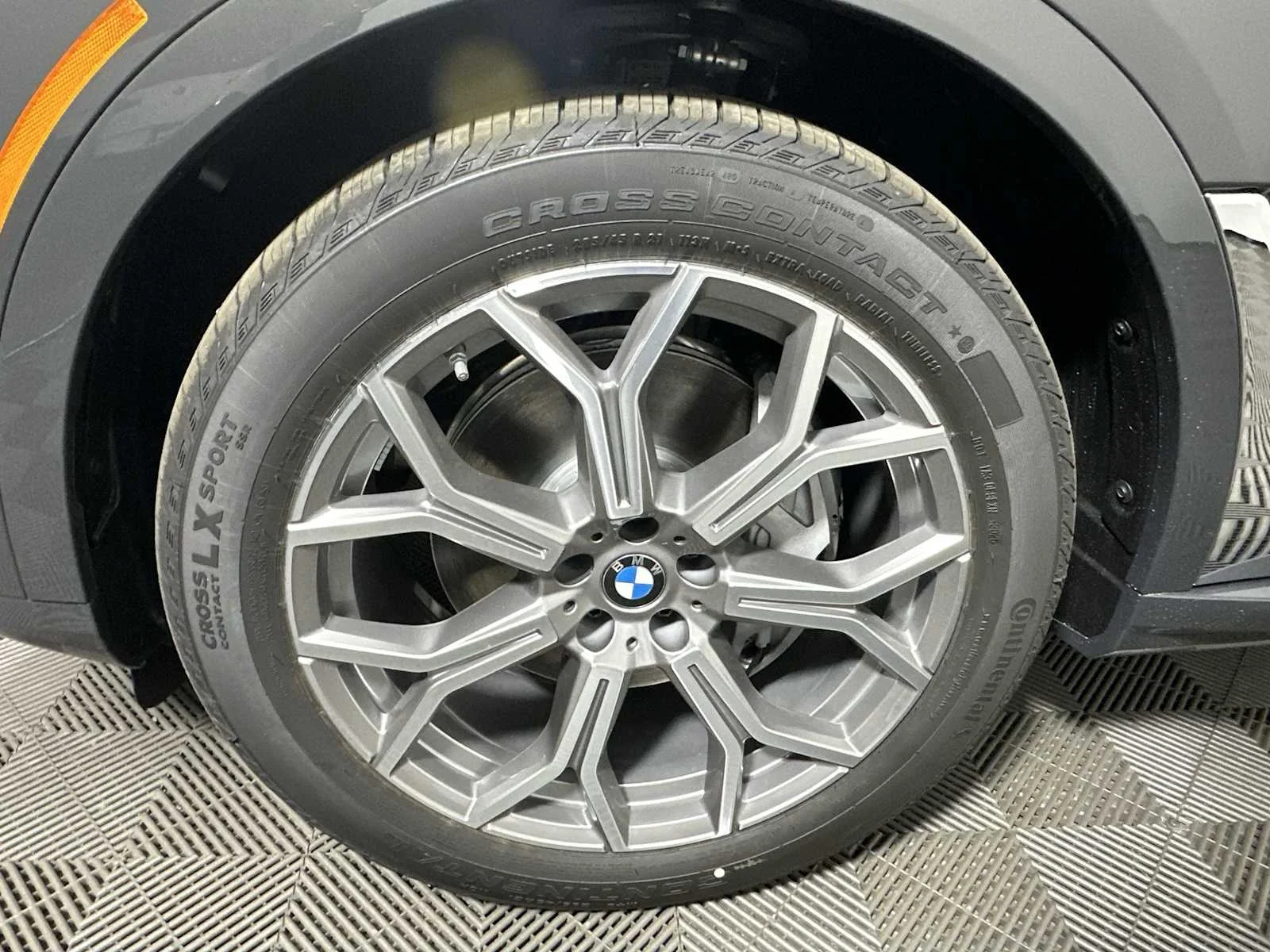 New 2026 Dravit Grey Metallic BMW xDrive40i image 10