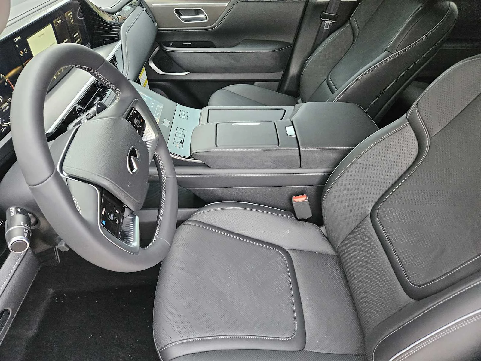 New 2026 RADIANT WHITE INFINITI Luxe 2WD image 8