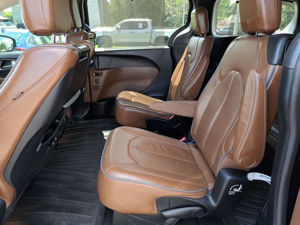 Used 2017 Black Chrysler Limited image 31