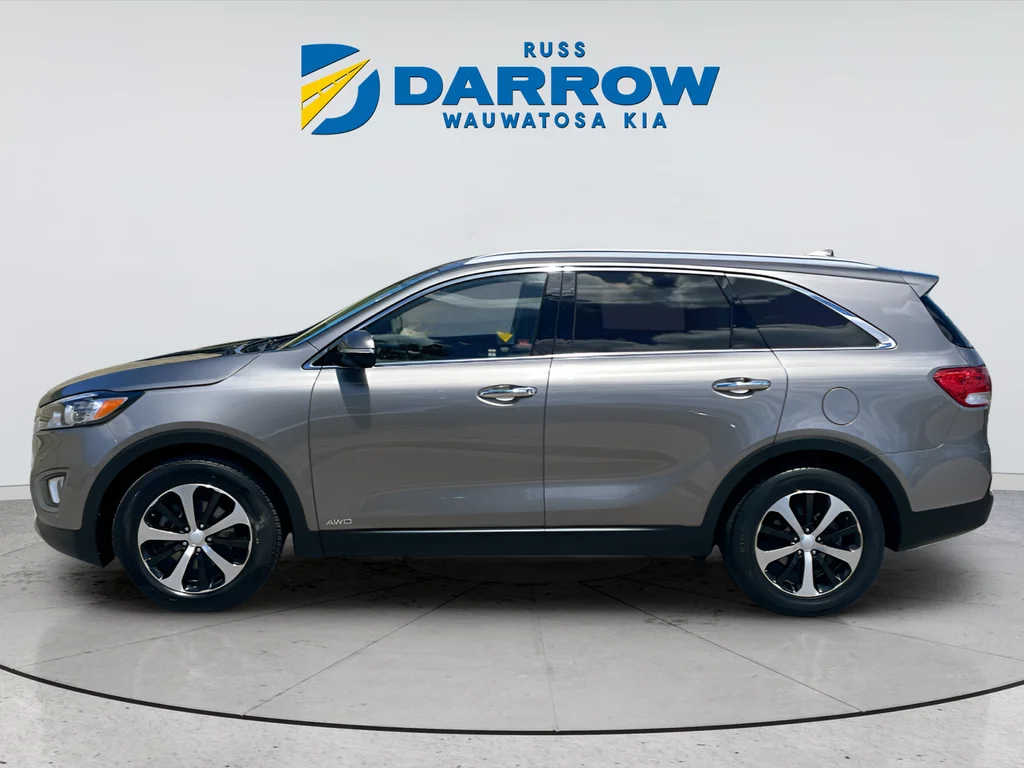 Used 2016 Kia Sorento EX with VIN 5XYPHDA14GG135265 for sale in Wauwatosa, WI