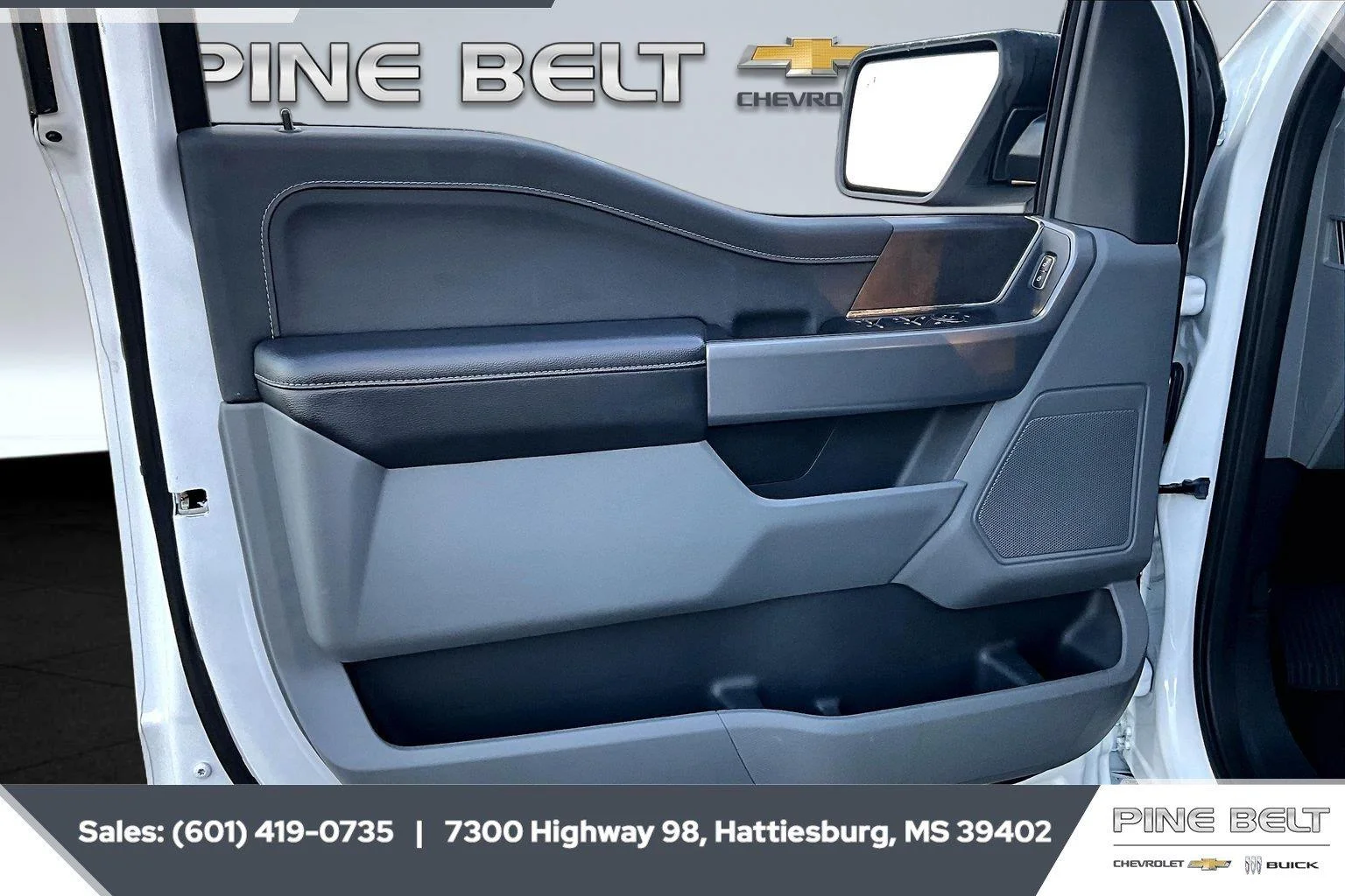 Used 2025 Oxford White Ford XLT image 18