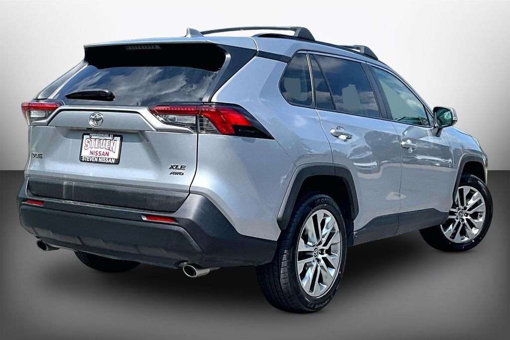 Used 2021 Silver Toyota XLE Premium image 6