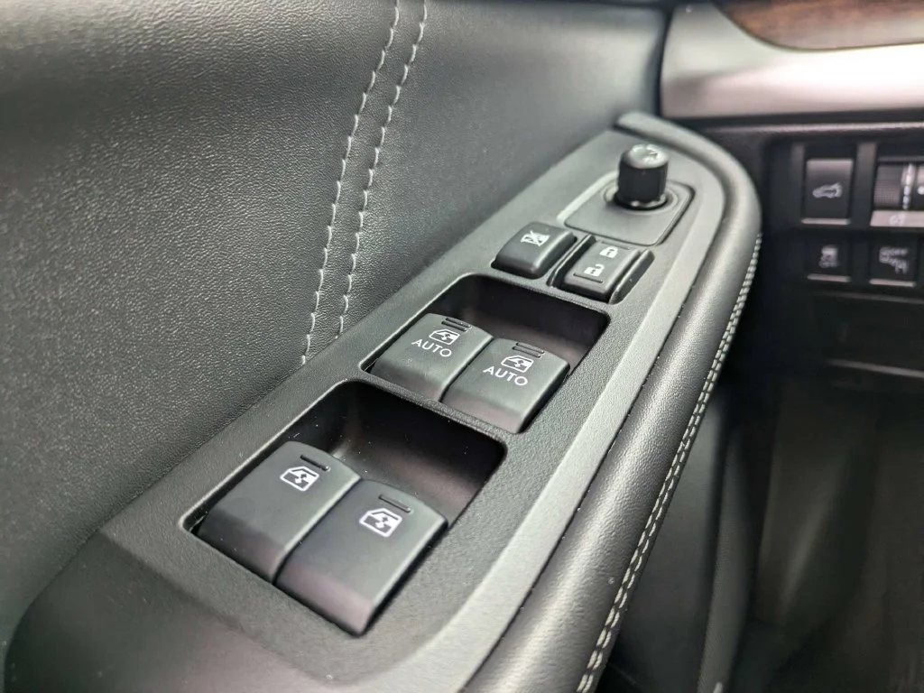 Used 2019 White Subaru 2.5i image 27