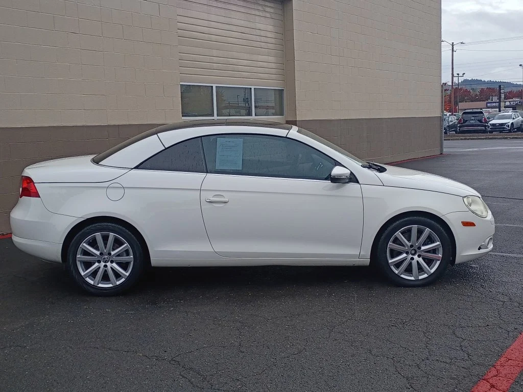 Used 2009 Candy White Volkswagen Komfort Edition image 3