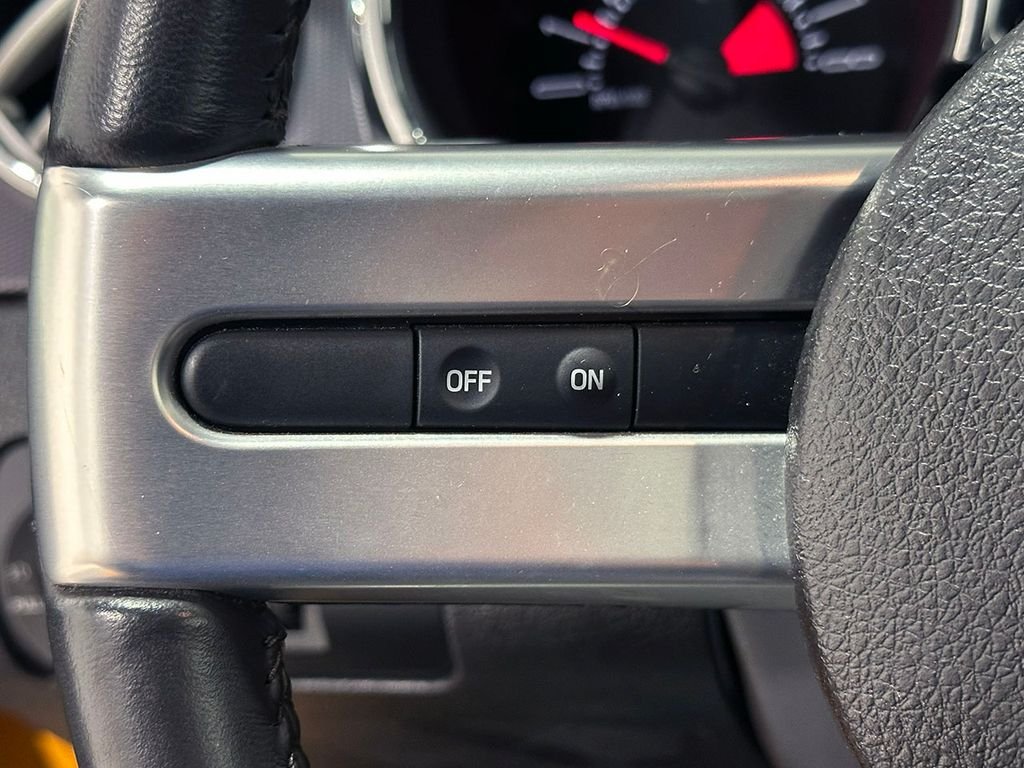 Used 2007 Orange Ford  image 77
