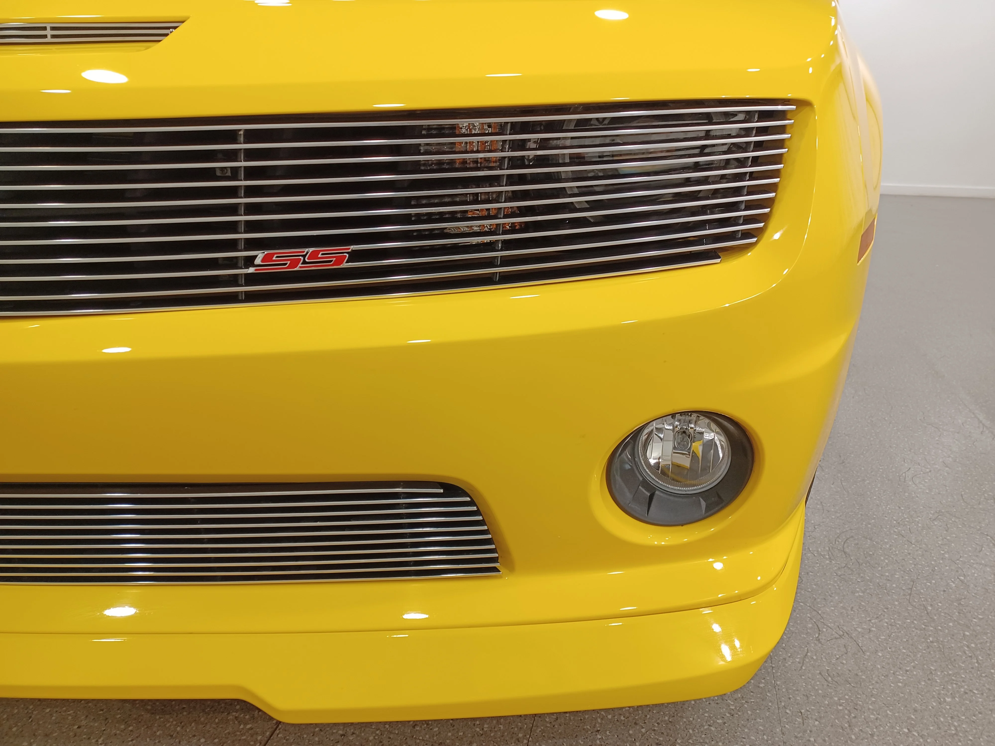 Used 2010 Rally Yellow Chevrolet 2SS*426HP!! | Rally Yellow | 6spd Manual | BBK Intake | Hurst Shifter |  Htd Leather | Sunroof image 5