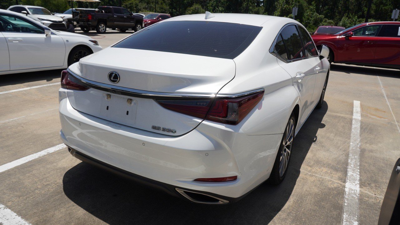 Certified Used 2021 White Lexus ES 350 image 6
