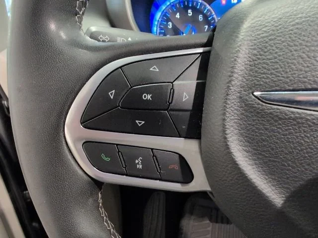 Used 2023  Chrysler Touring L image 11