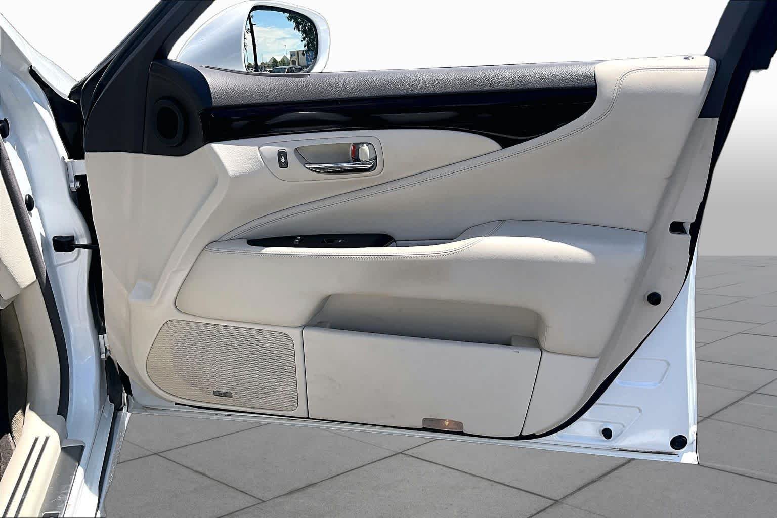 Used 2007 Starfire Pearl Lexus LWB image 22