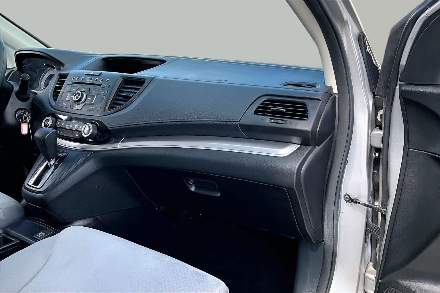 Used 2015 Alabaster Silver Metallic Honda LX image 19