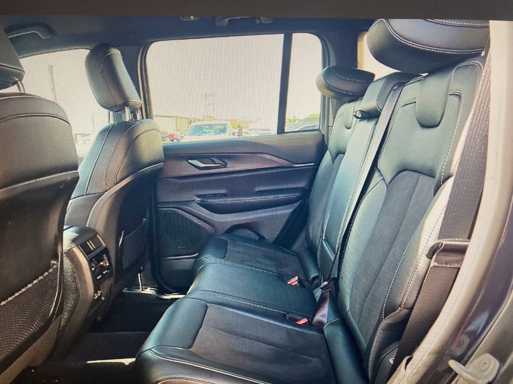 Used 2024 Gray Jeep Altitude image 11