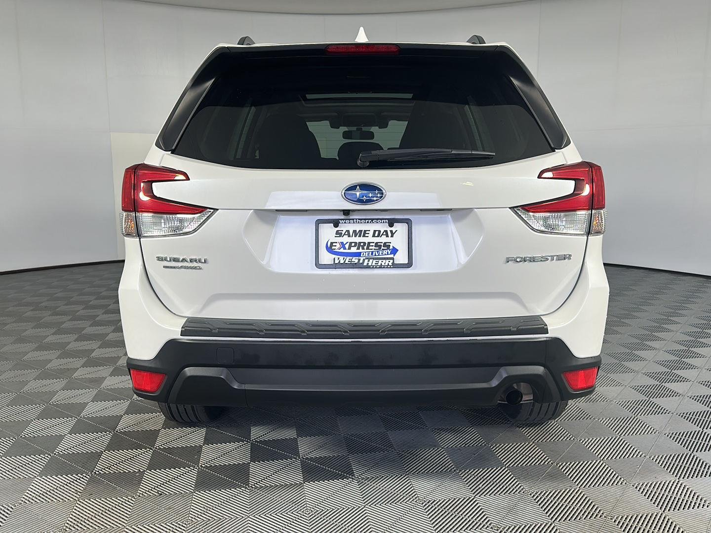 Used 2020 Crystal White Pearl Subaru Premium image 6