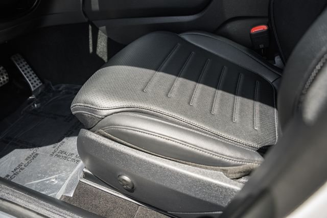 Certified Used 2025 Polar White Mercedes-Benz GLC 300 image 31