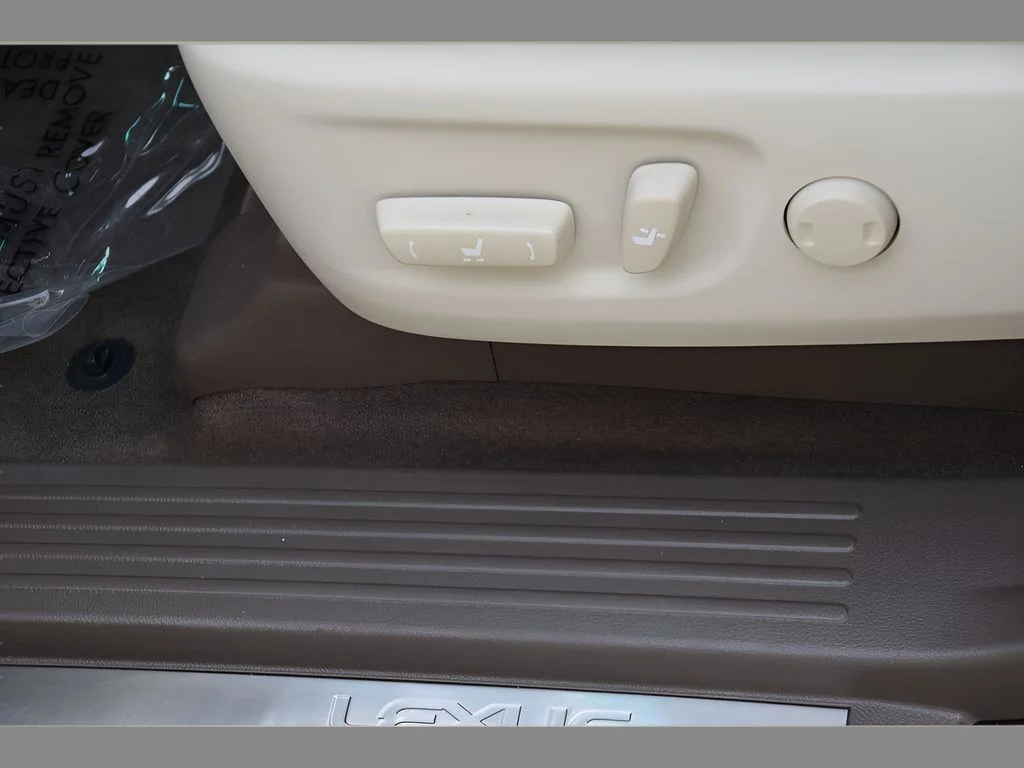 Used 2015 Black Onyx Lexus Base image 33