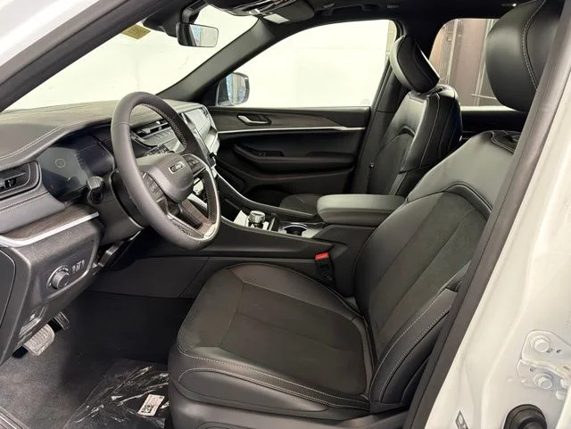 New 2026 White Jeep Altitude image 15