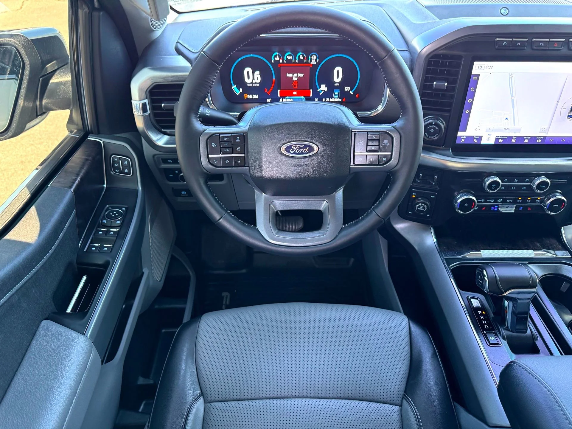 Used 2023  Ford Lariat image 19