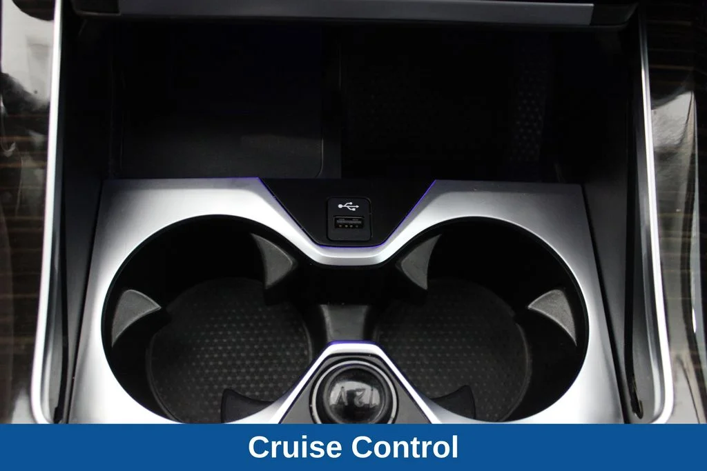Used 2023 White BMW xDrive40i image 19