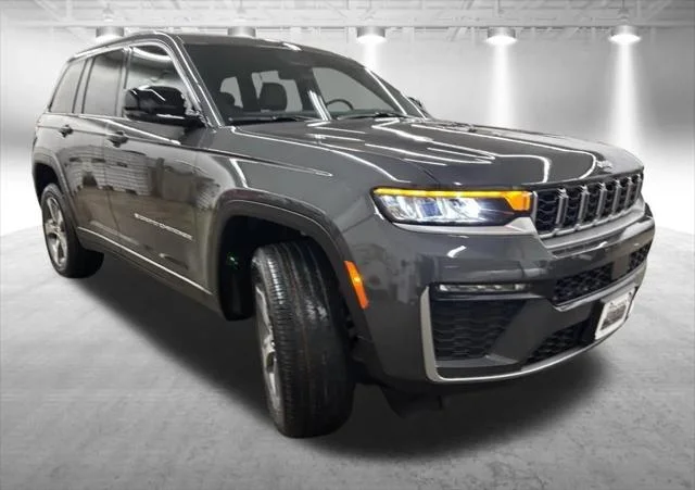 New 2026 Baltic Gray Metallic Clear-Coat Exterior Paint Jeep Limited image 3