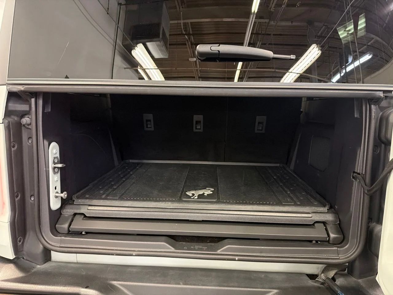 Used 2023 Gray Ford Wildtrak image 17