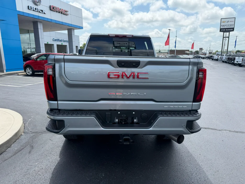 Used 2025 Sterling Metallic GMC Denali image 5