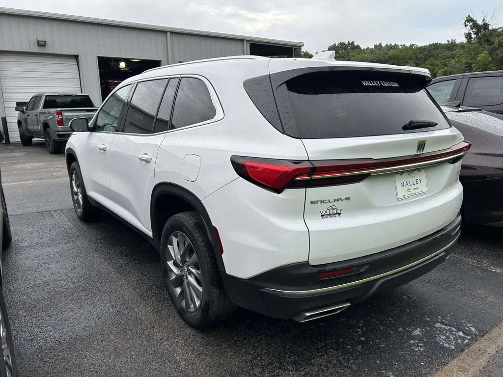 Used 2025 Summit White Buick Preferred image 5