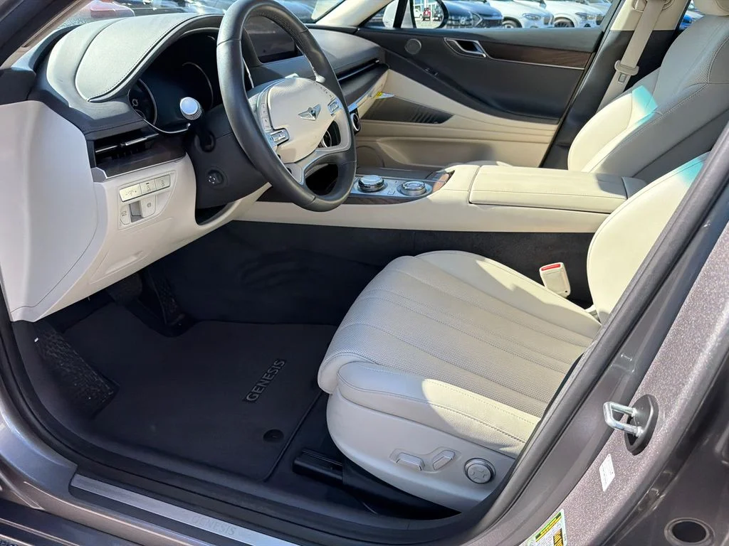 Used 2023 Silver Genesis 2.5T image 9