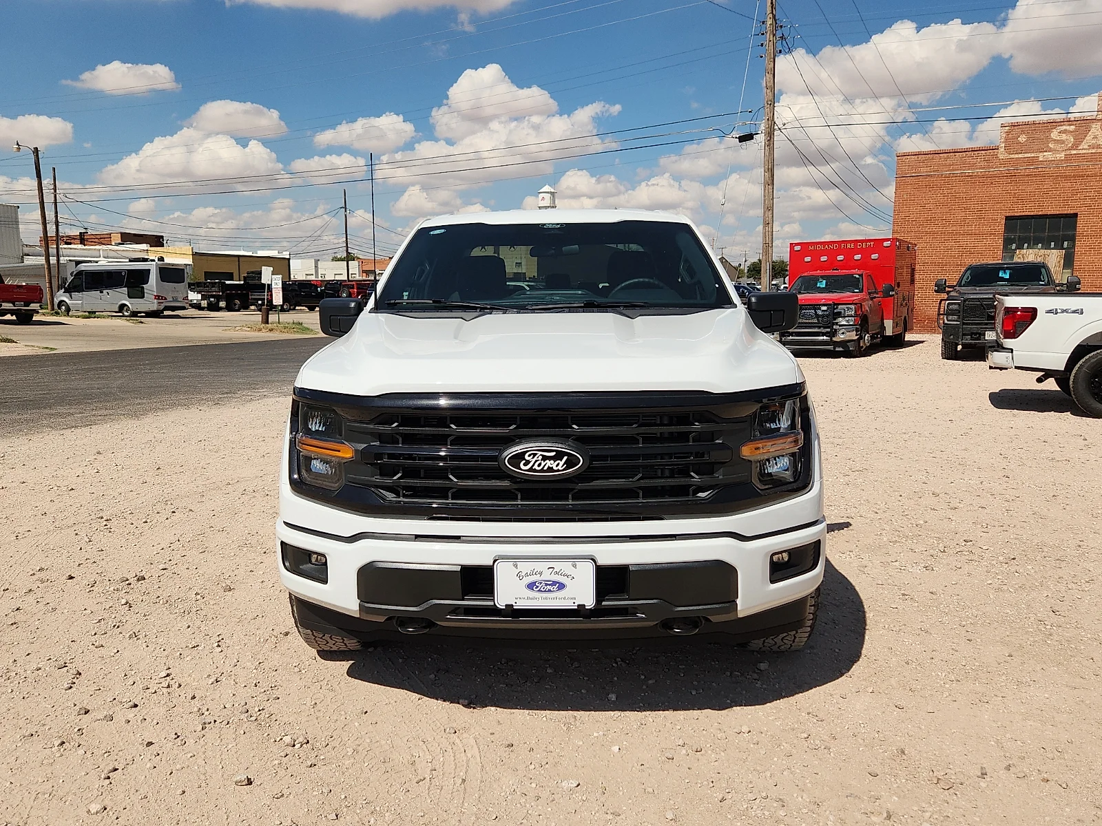 New 2026 Oxford White Ford XLT image 2