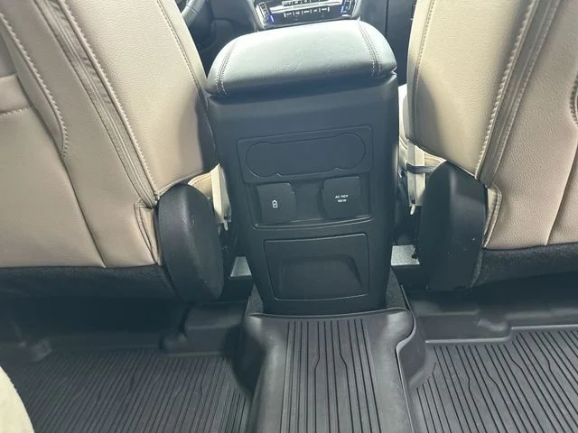 Used 2022 White Ford Limited image 23