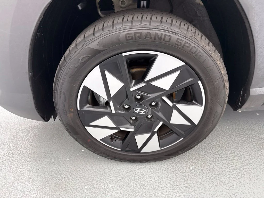 2024 Hyundai Kona SEL SUV Slide 2