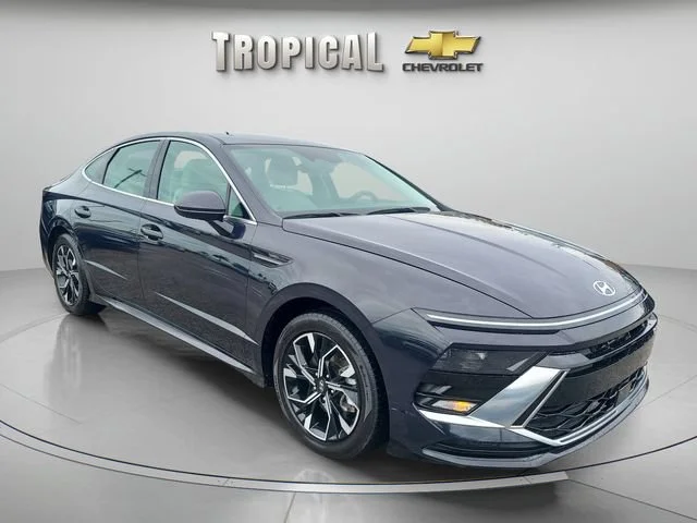 Used 2024 Blue Hyundai SEL image 7