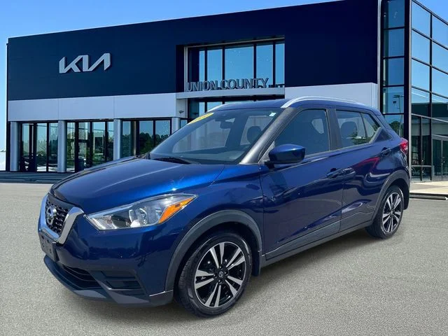 Used 2020 Blue Nissan SV image 3