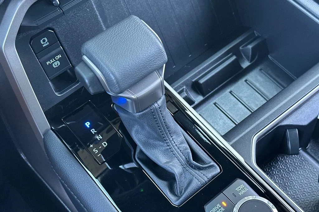 2025 Toyota Tundra Limited - Photo 23