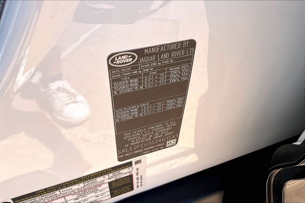 Used 2025 Fuji White Land Rover X-Dynamic SE image 32