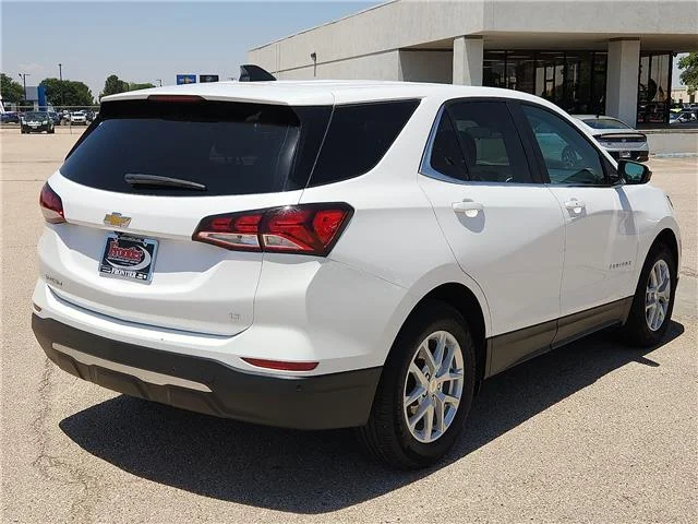 Used 2024 White Chevrolet LT w/1LT Front-Wheel Drive image 4