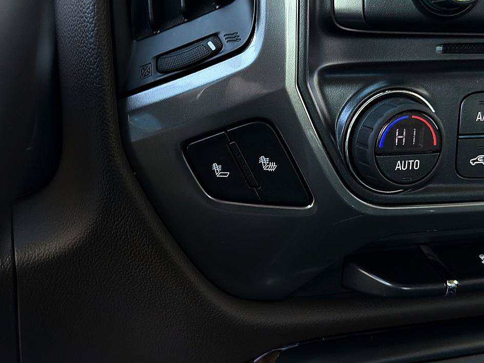 Used 2018 Deep Ocean Blue Metallic Chevrolet LT image 15