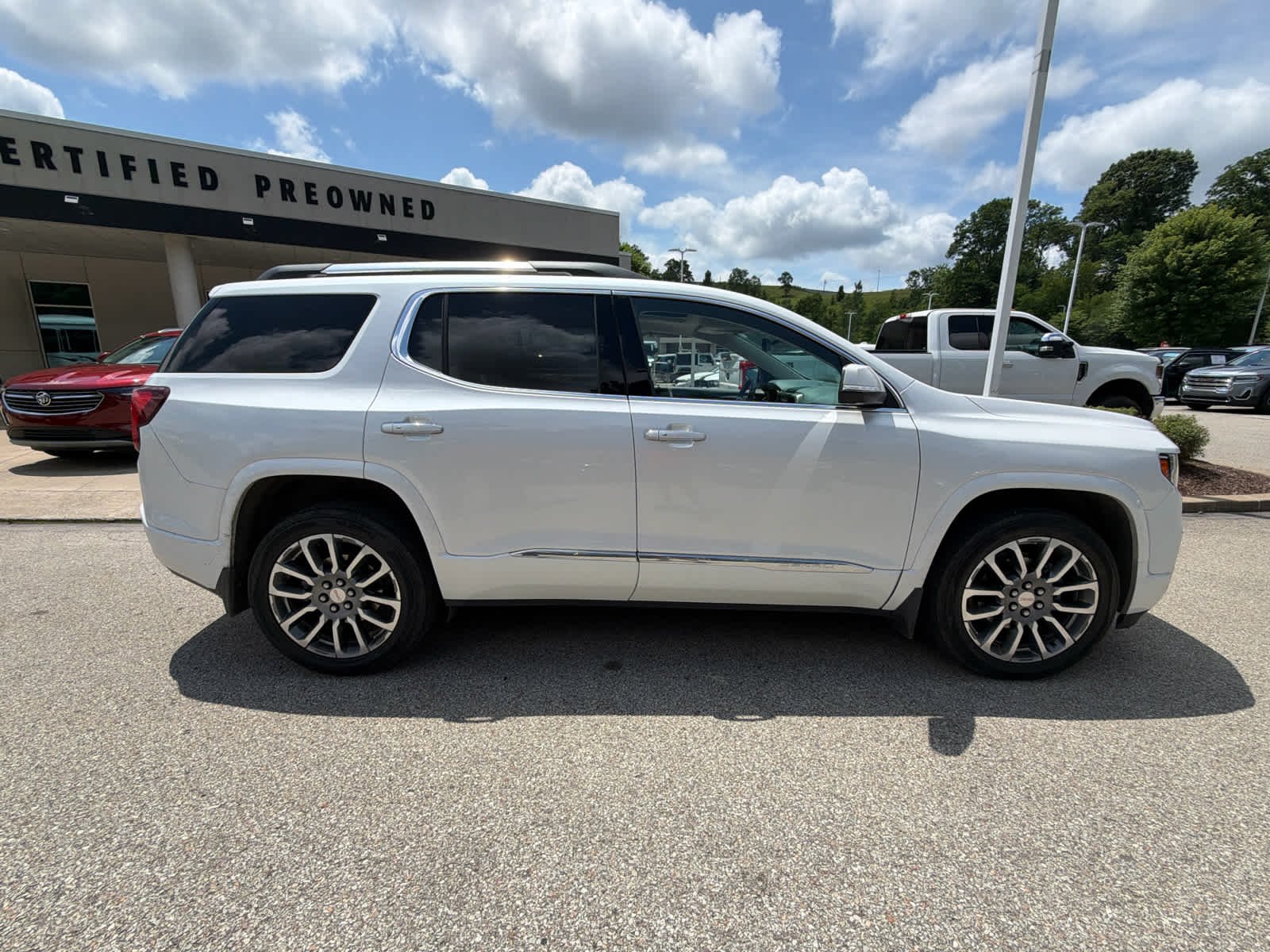 Used 2023 White Frost Tricoat GMC Denali image 3