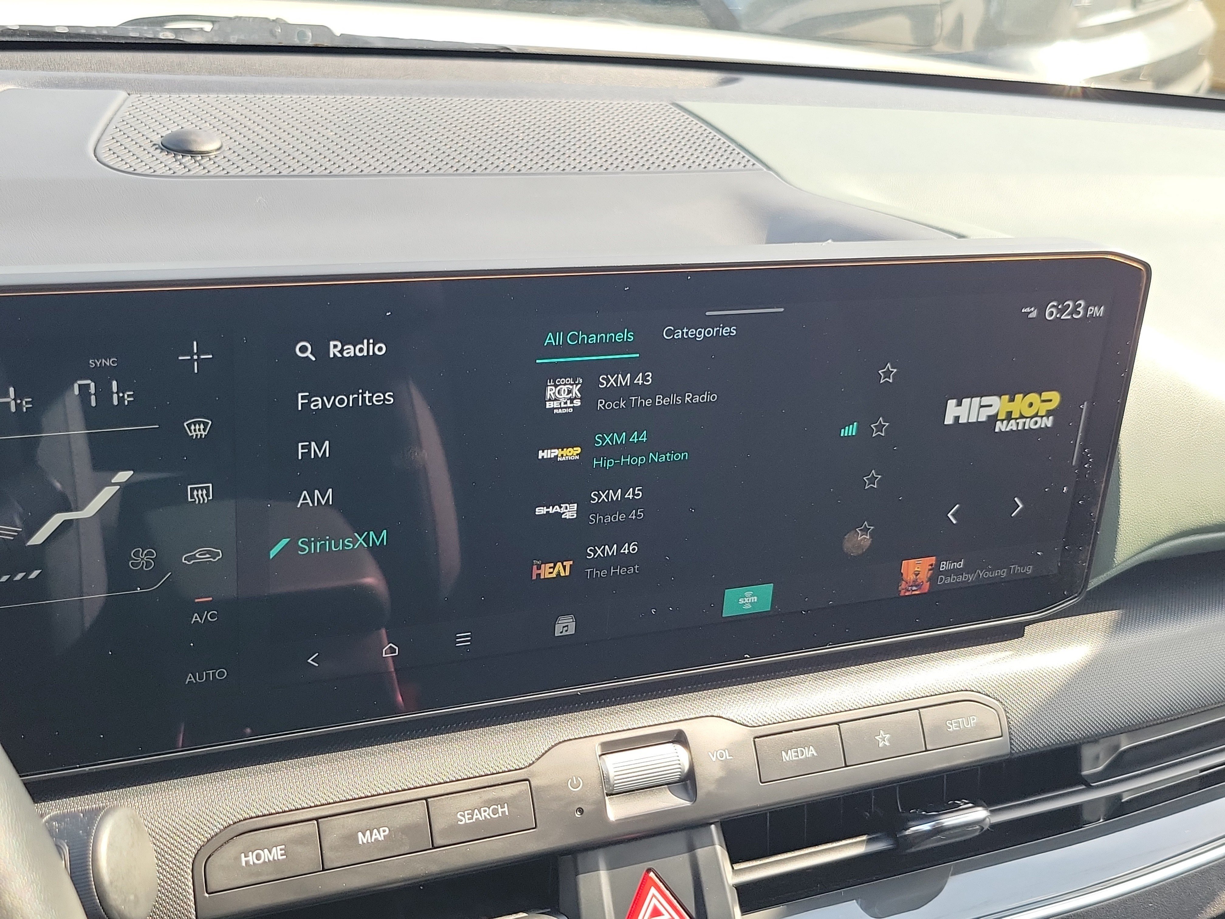 Certified Used 2025 Snow White Pearl Kia EX image 27