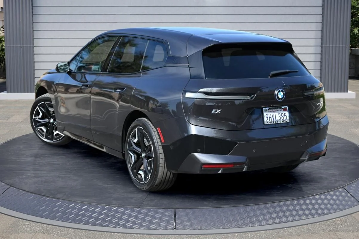 Used 2024 Dark Graphite BMW xDrive50 image 4