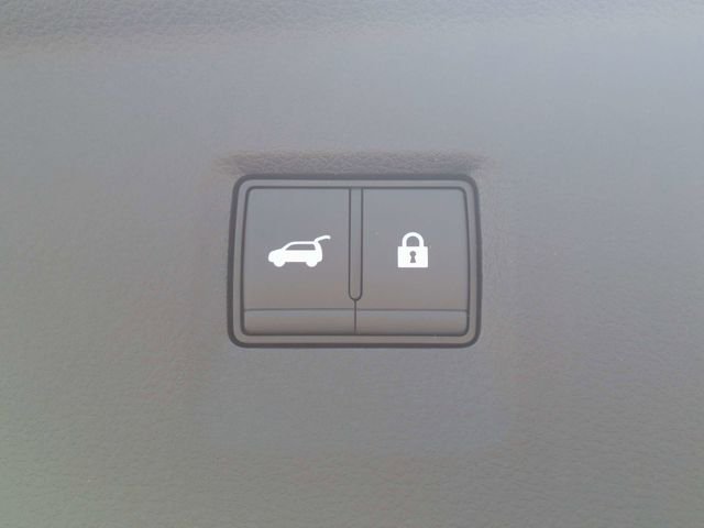 New 2027 2T RAD WHT INFINITI Sport AWD image 13