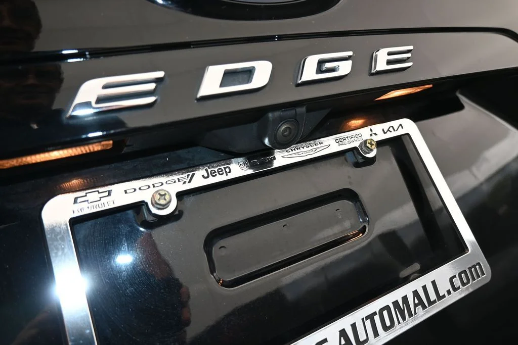 Used 2024 Black Metallic Ford Titanium image 40