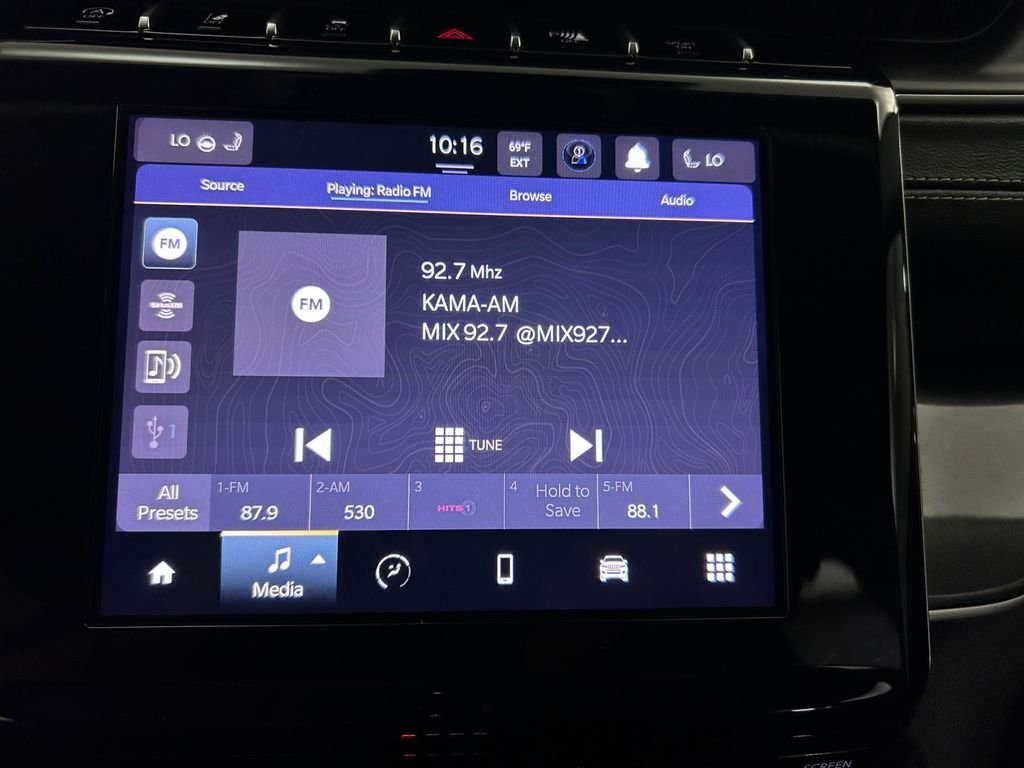 Used 2021 White Jeep Laredo image 11