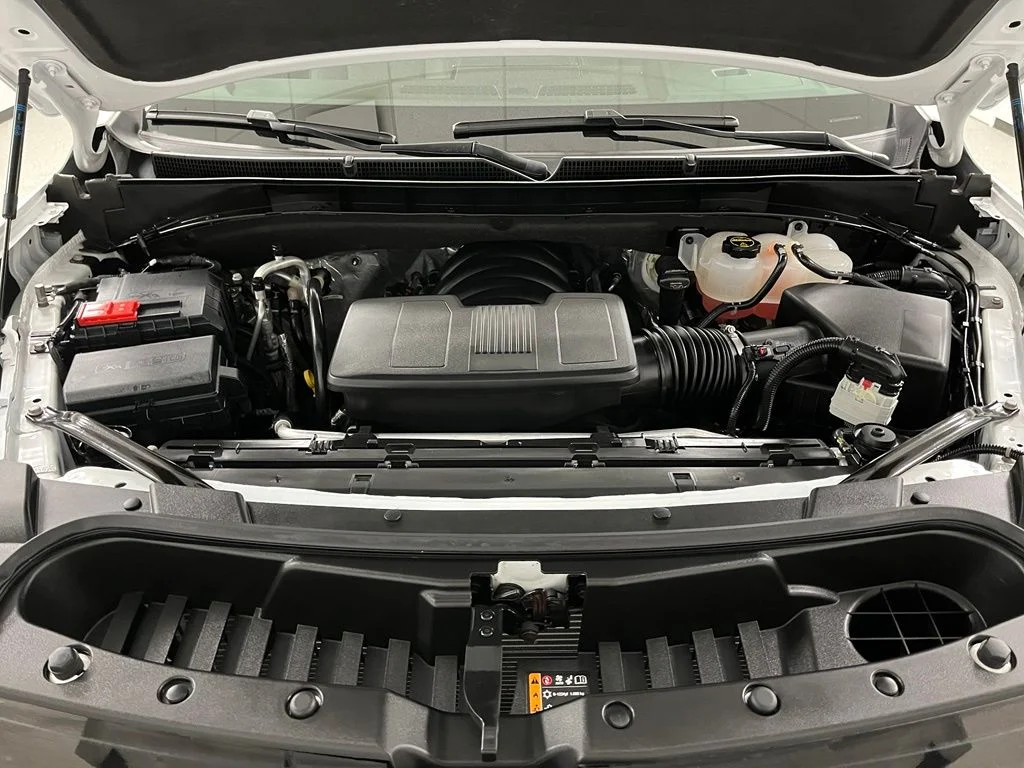 Used 2025 White GMC Elevation image 63