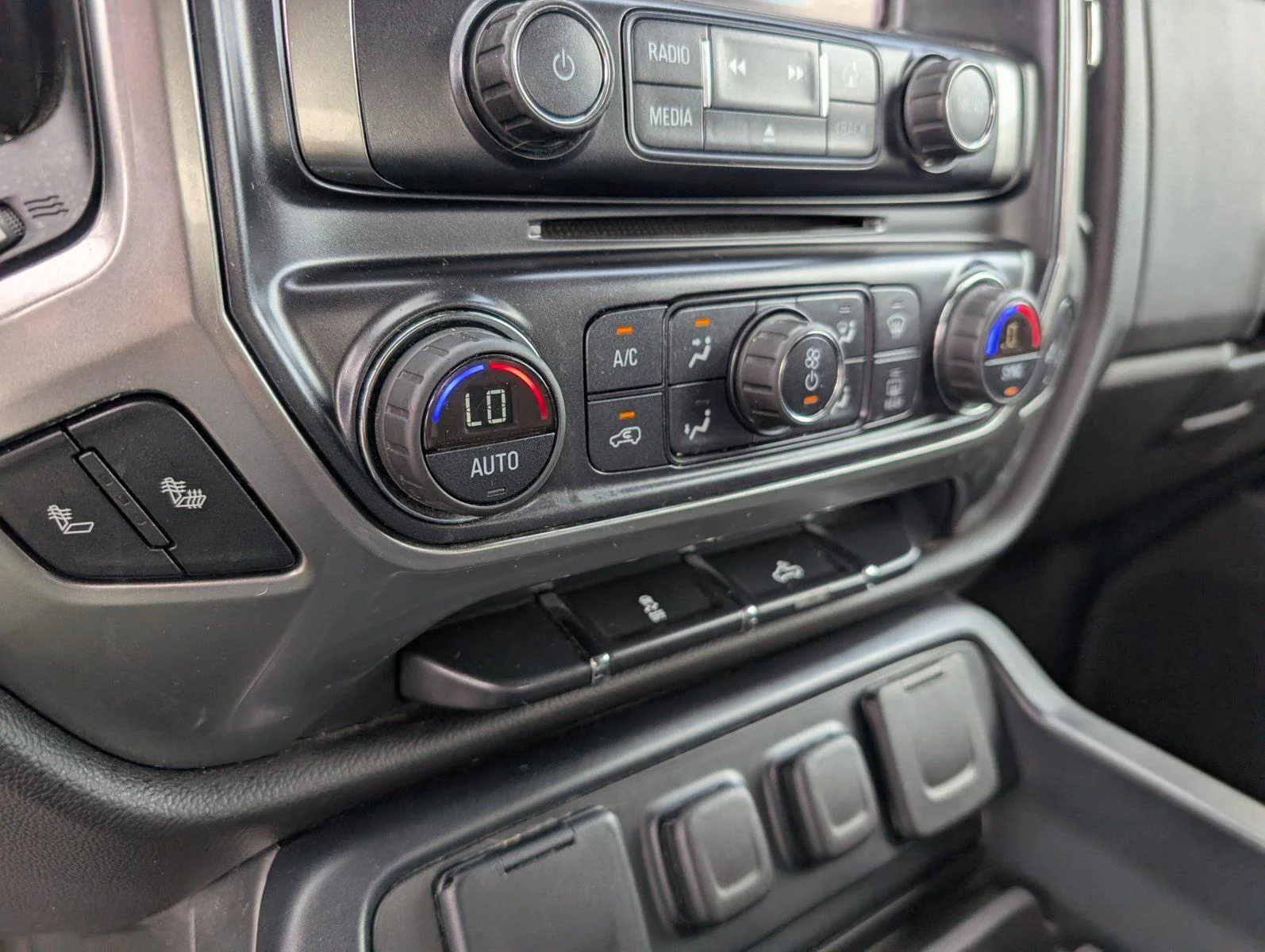 Used 2016 TUNGSTEN METALLIC Chevrolet LT image 19