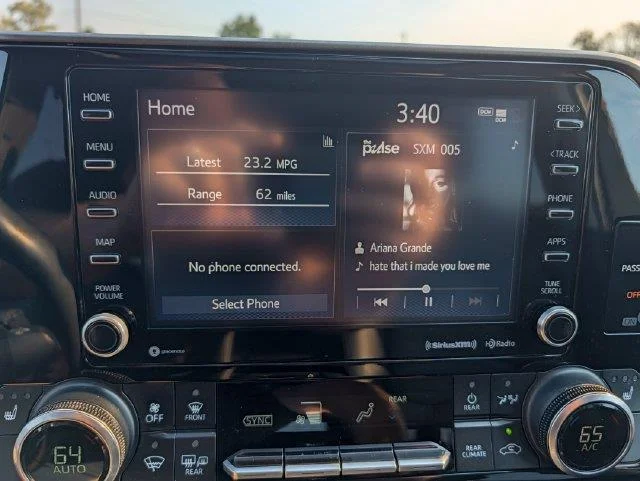 Used 2020 White Toyota XLE image 19