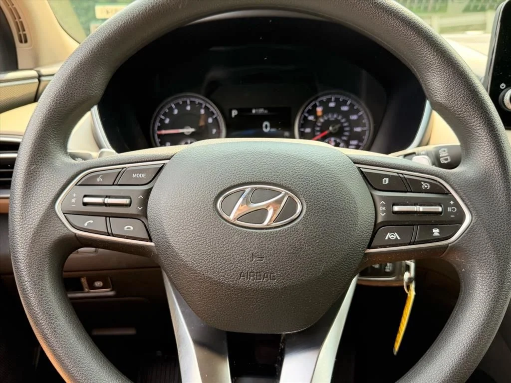 Used 2022 Red Hyundai SE image 18