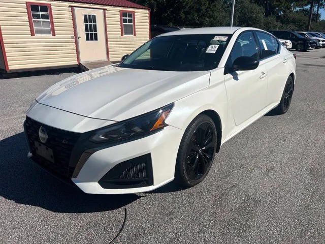 Used 2024 White Nissan 2.5 SR image 3